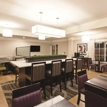 La Quinta Inn & Suites by Wyndham Santa Clarita - Valencia