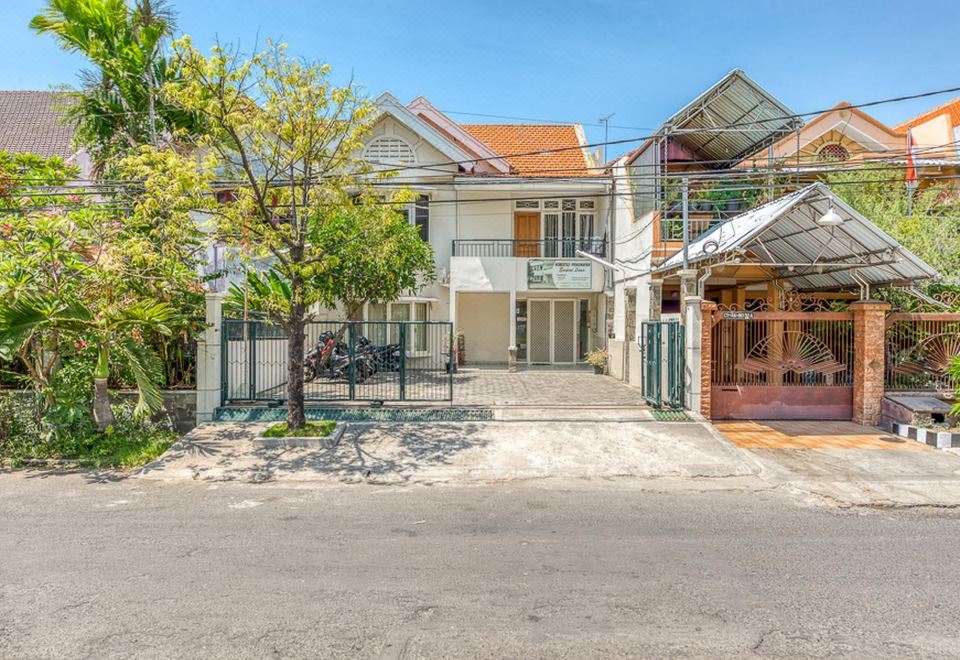 레드도어즈 운타그 수라바야 객실