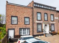 Breeze Guest House Hotels in Bootle