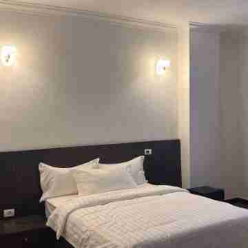 Yellow Apple Hotel Rooms