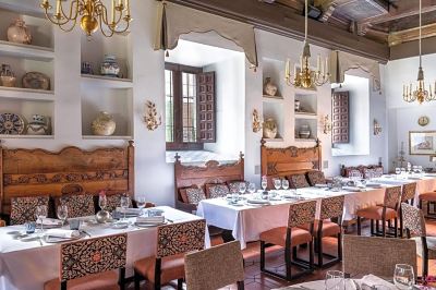 レストラン パラドール デ アルカラ デ エナーレスの写真