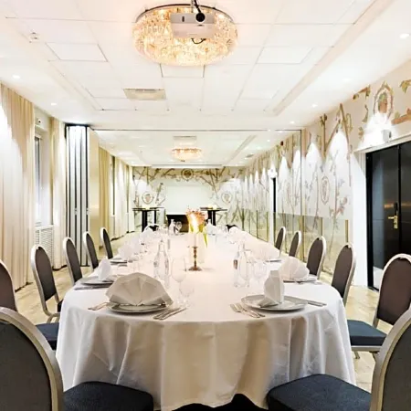 Elite Park Avenue Hotel Отели рядом с достопримечательностью «Универсум»