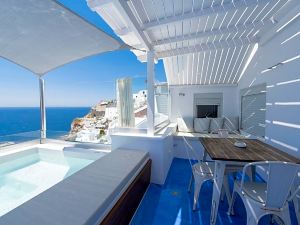 Hyperion Oia Suites