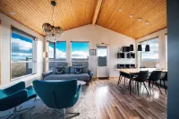 Blue View Cabin 5A with Hot Tub Hotels in Fludir