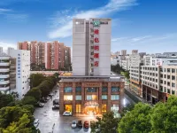 Vienna Hotel (Zhuhai City Rail Pearl Station) Hotel a QianShan Area
