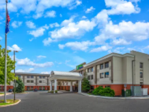 Holiday Inn Express PHILADELPHIA NE - BENSALEM by IHG バックスのホテル