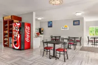 Days Inn by Wyndham Kansas City International Airport - breakfast