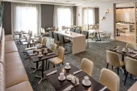 DoubleTree by Hilton Boston Logan Airport Chelsea - breakfast