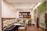 Hampton Inn Paramus - parking