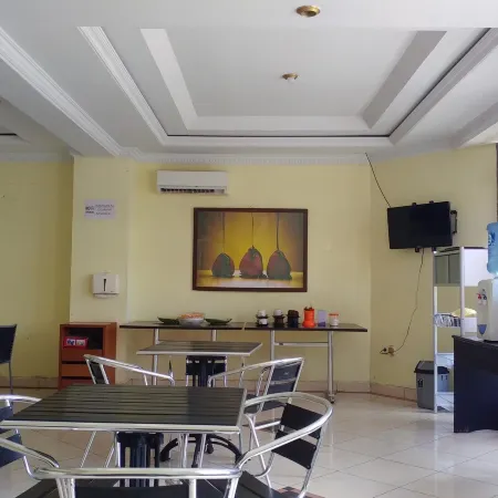 Cozzy Quint Hotel