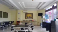 Cozzy Quint Hotel