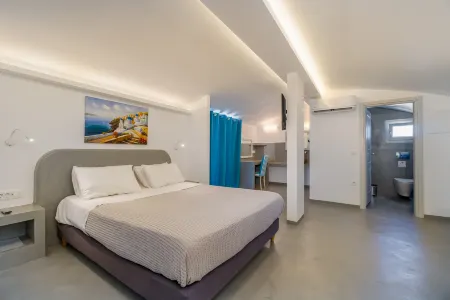 Central Fira Suites