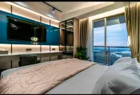 Gold Coast Pik Premium Studio Balcony with View by Dluxx