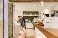 Beach Hotel Helios by CW Hotel Collection - Quầy Bar