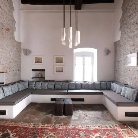 Keresbino Hydra Manor House