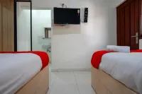 RedDoorz Near Alun Alun Kudus 2 Hotel a Dersalam