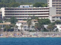 HSM Linda Playa Hotels near Platja Palmira