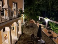 Lawrences Hotel