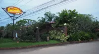 Rimmueng Resort Hoteles en Phanom Sarakham District