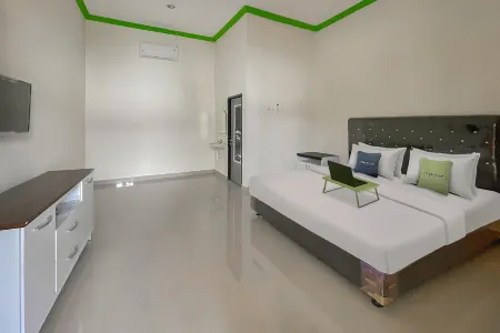 Urbanview Hotel Tirtamaya Jaya Indah Indramayu by RedDoorz Отели в г. Индрамаю