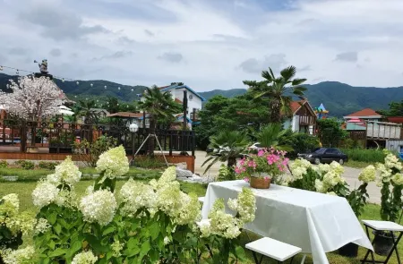 Patio Pool Villa Отели рядом с достопримечательностью «Kyongju Folk Craft Village»