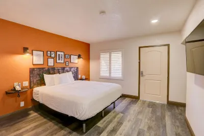 The Greens Hotel - Stockton Blvd