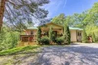 Deer & Doe by HoneyBearCabins Hotel a Sevierville