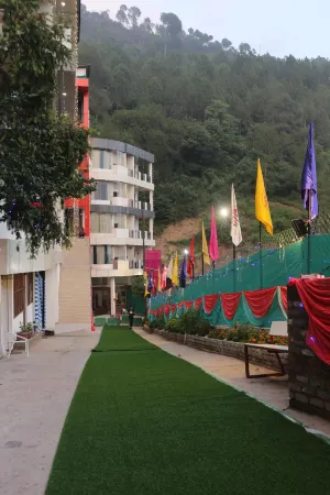 Veronika Resort Отели в г. Солан