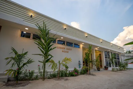 Lodger Guest House Отели в г. Хитхадхоо