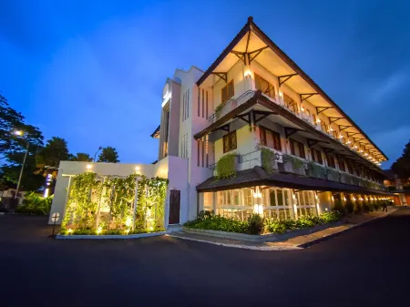 Hotel Nyland Pasteur Bandung Отели рядом с достопримечательностью «International Women University»