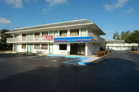Travelodge by Wyndham Pompano Beach