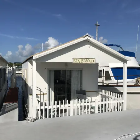 Mangrove Marina and Resort Aqualodge Houseboats