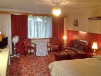 Motel Mayfair on Cavell