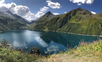 Mountain Lodge Sedrun