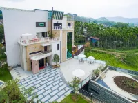 Smile Ark Homestay Hotel a Sun Moon Lake Ita Thao Wharf Market Place