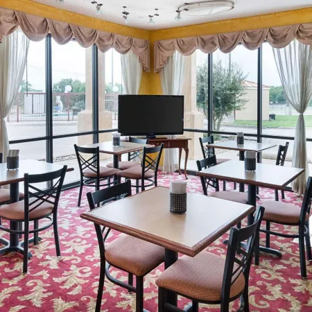 Econo Lodge Hillsboro I-35