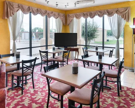 Econo Lodge Hillsboro I-35