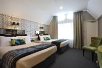 Ascot Park Hotel Hotels near Burt Munro Memorial Sculpture