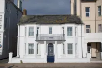 The Old Coastguard House Hotel dekat Bosun's Cafe