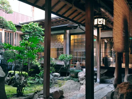 Akebono Ryokan Отели рядом с достопримечательностью «Kumenosato Road Station»