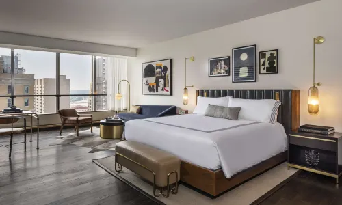 ทอมป์สัน ดัลลัส, โดย Hyatt