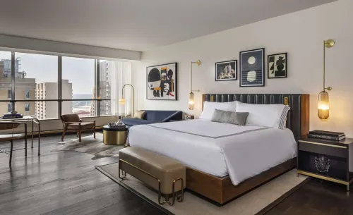 ทอมป์สัน ดัลลัส, โดย Hyatt