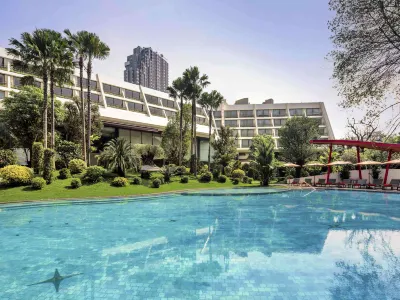 Mövenpick BDMS Wellness Resort Bangkok Các khách sạn gần Ratchaprasong Intersection