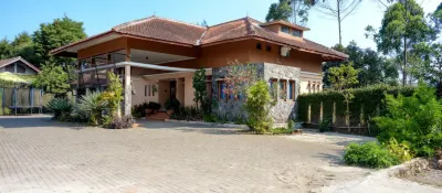 Villa Imah Hills Hotels in Margamekar