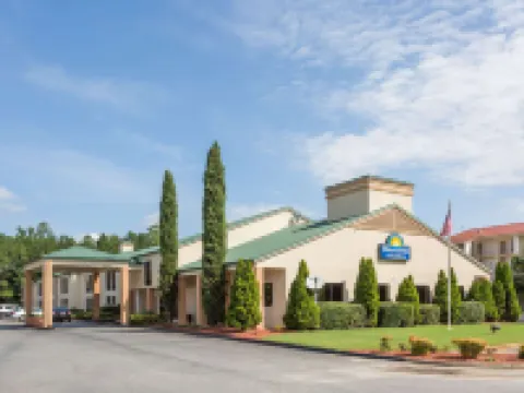 Days Inn & Suites by Wyndham Peachtree Corners/Norcross ノークロスのホテル