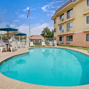 Days Inn by Wyndham Woodland