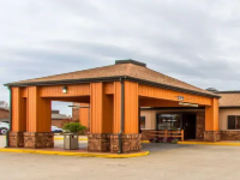Quality Inn & Suites Hotels in Marion