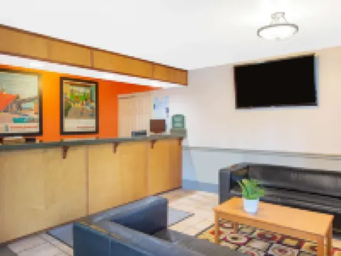 Howard Johnson by Wyndham Salem Hotels in Salem