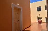 Hiona Holiday Hotel - Balkoner