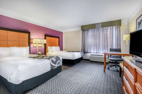 La Quinta Inn & Suites by Wyndham Myrtle Beach Broadway Area Отели в г. Миртл Бич